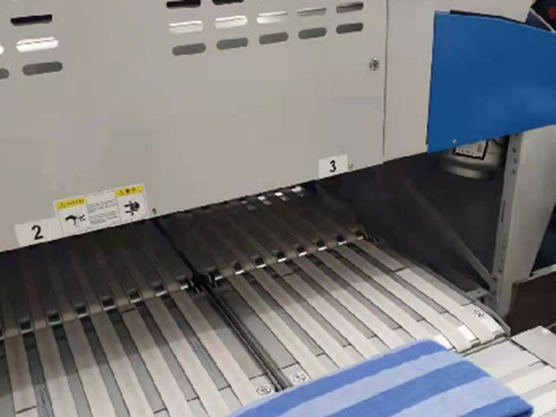 淇巾类折叠机-01